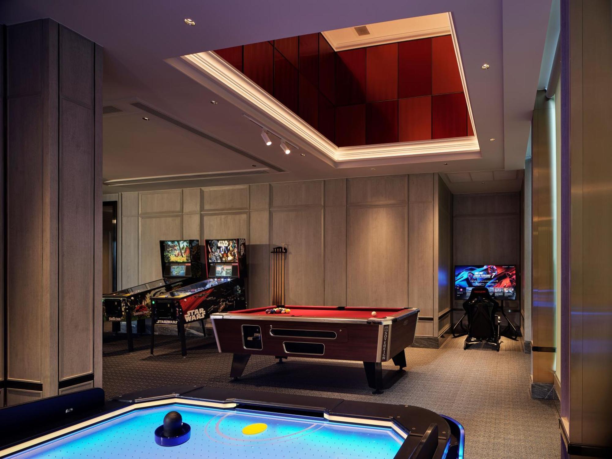 Grande Centre Point Surawong Bangkok Hotel Exterior photo The game room